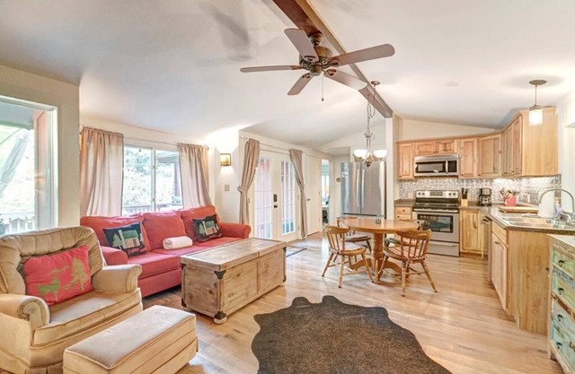 Bear Haven- NEW PROPERTY LISTING- Mountain House, Affordable, Pet Friendly, Seasonal Pool, Tennis...