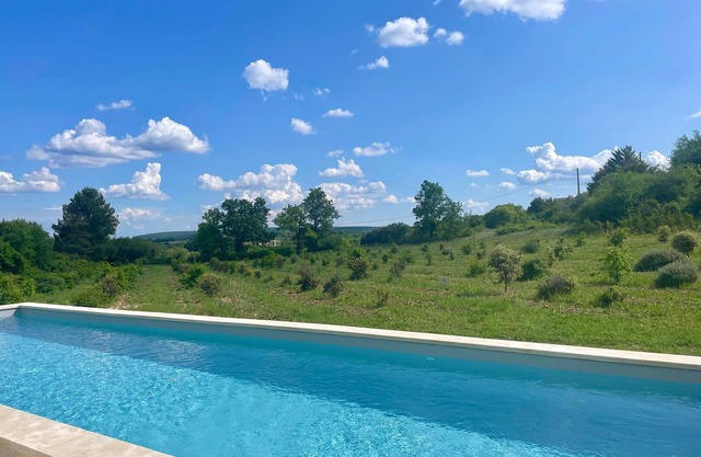 Maison "Beau Gite" con piscina privada, terraza privada y Wi-Fi