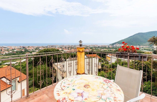 Acogedor apartamento en villa para 5 personas con piscina, A/C, WIFI, balcón y mascotas permitida