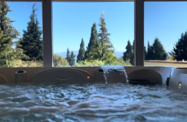 Beautifully Furnished Lakeview Room Perfect for Couples Near Bariloche Center