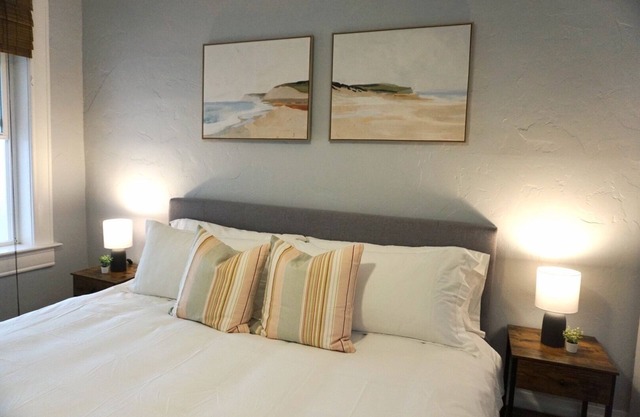 Beautiful 1 Bdrm Historical Downtown