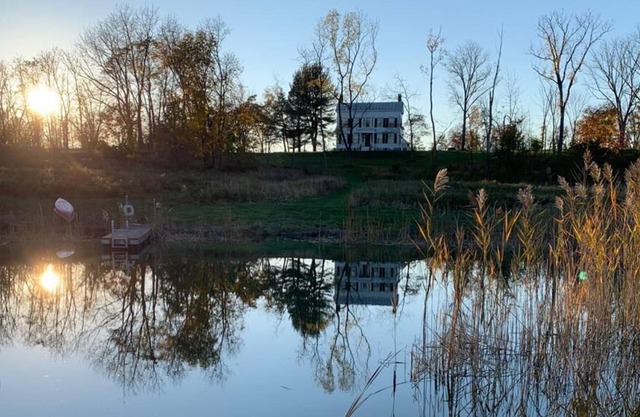 Hermosa casa de 1810 W / Vistas a la montaña y estanque de natación en 35 acres cerca de Hudson