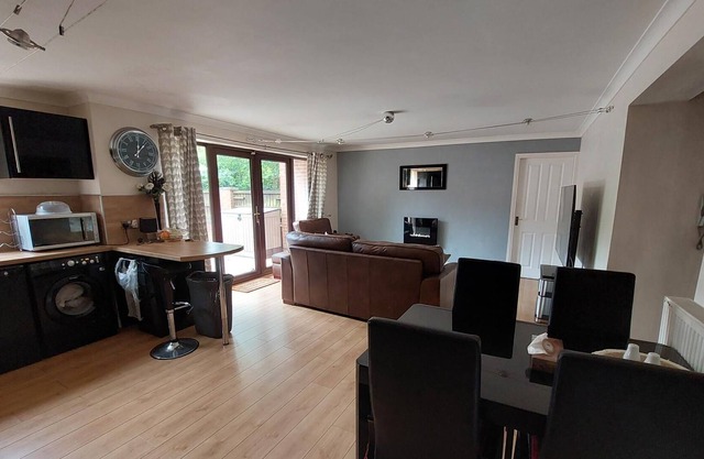 Beautiful 1Bed Apartment with a back garden