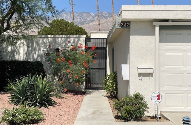 Beautiful 2 bed 2 bath Condo Sunrise Villas Stunning Mountain View