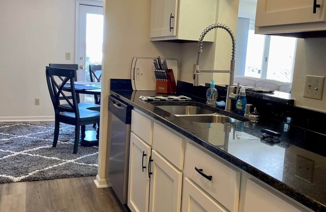 Beautiful 2 Bedroom 2 Bath Residence On The River