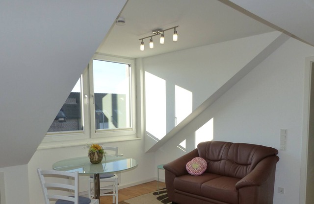 Precioso ático de 2 habitaciones en el centro del parque con un lago.