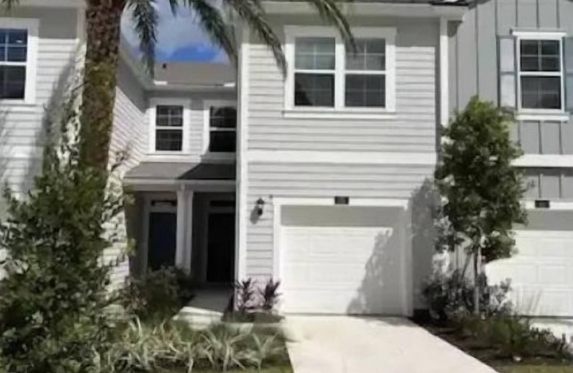 Beautiful 3 bedroom in resort style community with year-round pool!!!
