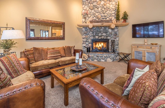 Beautiful 3-Bedroom Big Sky Retreat