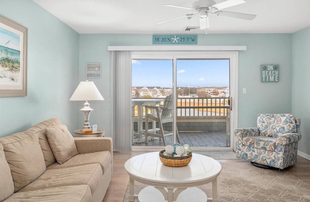 Beautiful 3 Bedroom Condo with Bay Views, Indoor and Outdoor Pools!