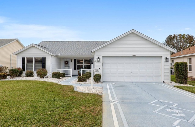 Beautiful 3BR/2BA Home — Prime Location Near Golf, Shopping & Sumter Landing!