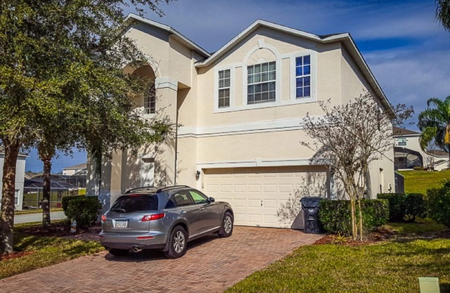 Hermosa villa de lujo de 4 habitaciones y 3 baños, con piscina pvt cerca de Disney.