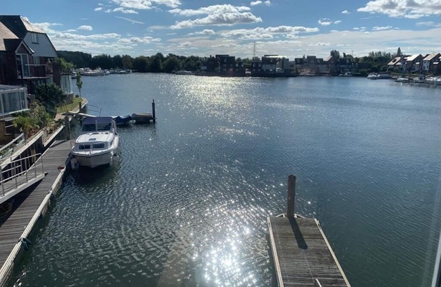 Beautiful 4 bed, on the Marina, Abingdon, Oxford