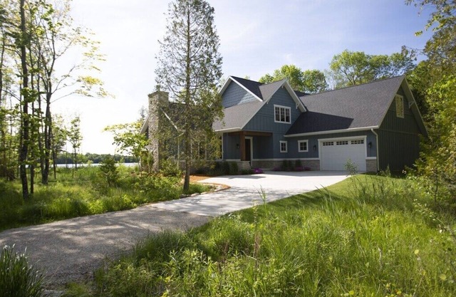 Beautiful 4-bedroom cottage with AC, WiFi in enchanting Baileys Harbor