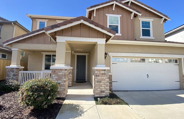 Beautiful 4 Bedroom Home with Gated Backyard Patio: Ripon