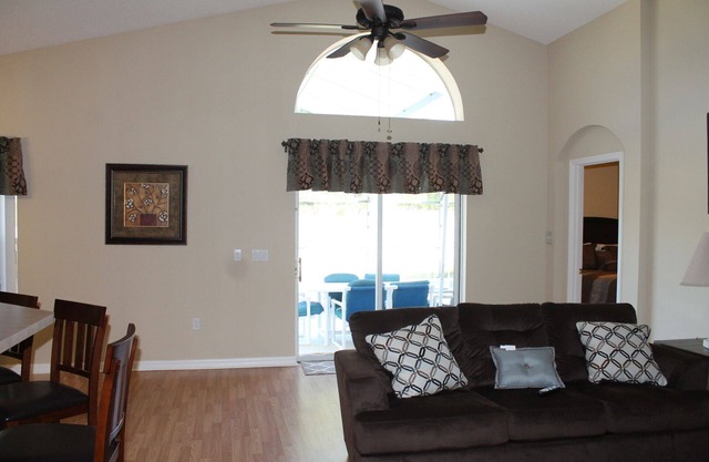 ** Hermosa 4bd / 4bth casa con piscina y Hotub 9 millas lejos de las atracciones **