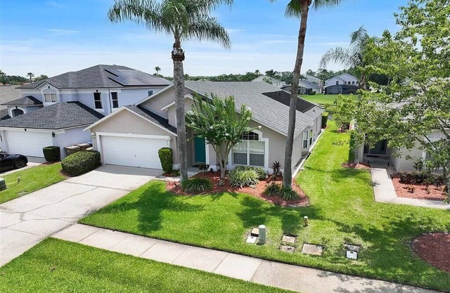 Beautiful 4BR Villa with private pool & Lake view close to Disney and Universal