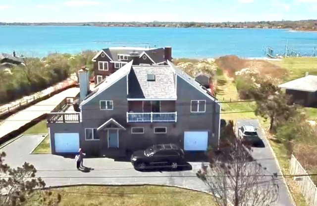 ¡Nuevo listado! ¡Casa luminosa y bien ventilada con playa privada en el lago!