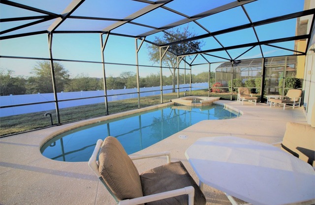 Hermosa 5BR 3. 5 baños piscina en casa