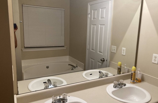 Beautiful 6 bedrooms 3 baths FAYETTE/Clayton