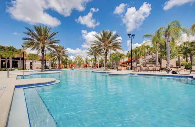 Beautiful 9 bedroom pool home located in the Solterra Resort! 9 Home by RedAwning