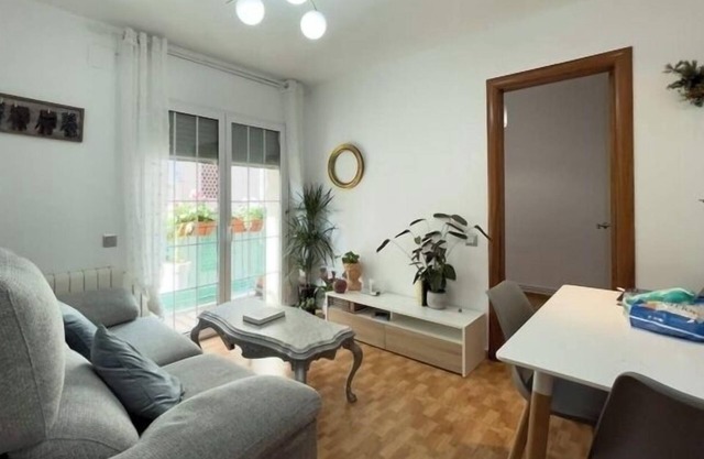 Beautiful and central 2 double bedroom flat in Barcelona