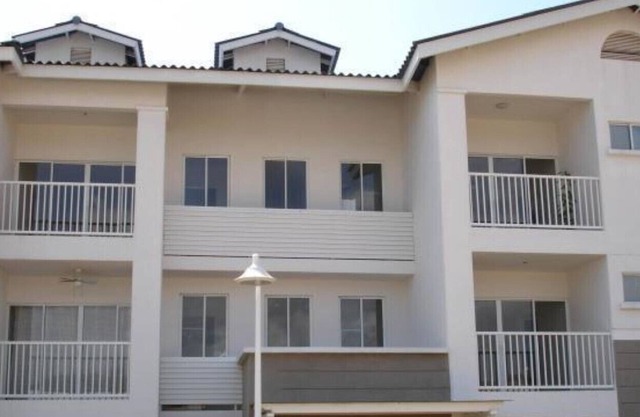 Hermoso y acogedor condominio frente al mar cerca de la ciudad.