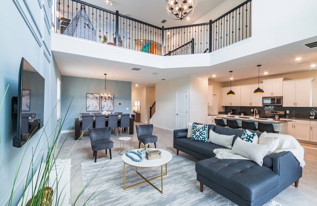 Beautiful and Spacious 5 Bed Pool Home-700SS