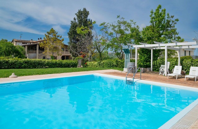 Bonito apartamento para 4 personas con A/C, piscina, WIFI, TV, patio y mascotas permitida