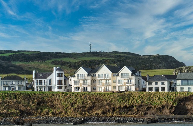 Beautiful apartment in Portballintrae w/ Sea Views