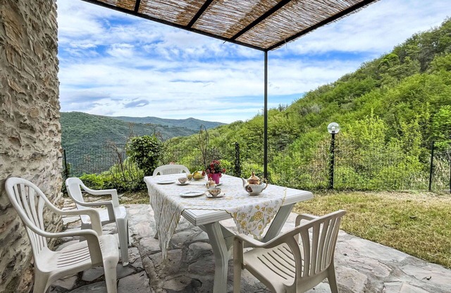 Hermoso apartamento para 4 personas con WIFI, piscina, patio, mascotas permitida y vista panorámica