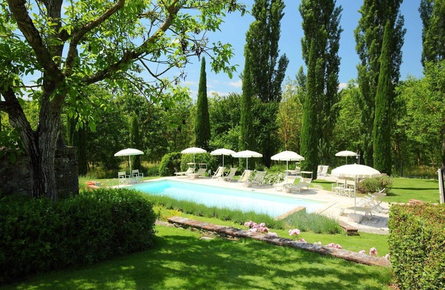 Bonito apartamento en villa para 4 personas con piscina, WIFI, TV y patio