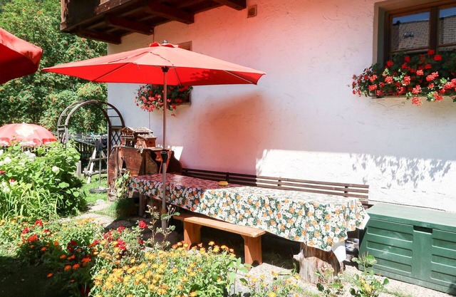 Acogedor apartamento en villa para 4 personas con WIFI, TV, patio, mascotas permitida y aparcamiento