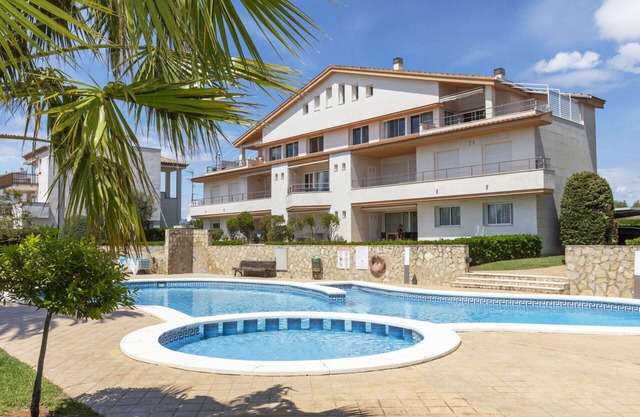 Precioso apartamento para 4 personas con piscina, A/C, WIFI, TV, patio y mascotas permitida