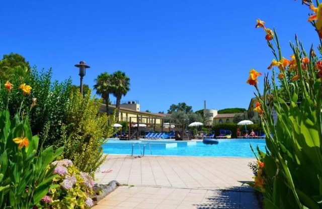Bonito apartamento para 4 personas con piscina, A/C, WIFI, TV y mascotas permitida