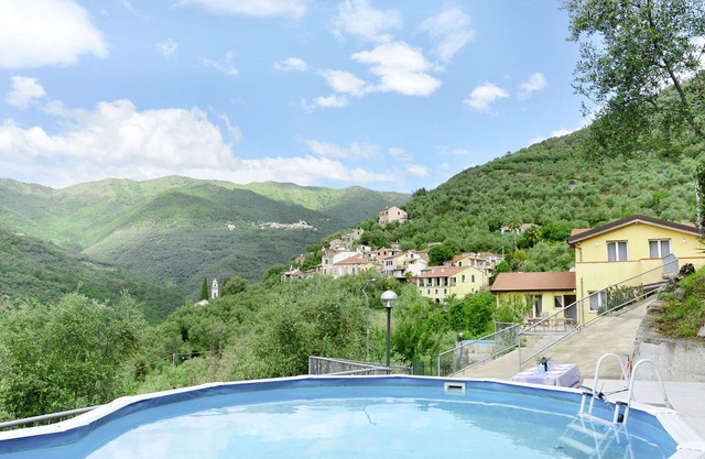 Hermoso apartamento con piscina, TV, terraza, mascotas permitida, vista panorámica y aparcamiento
