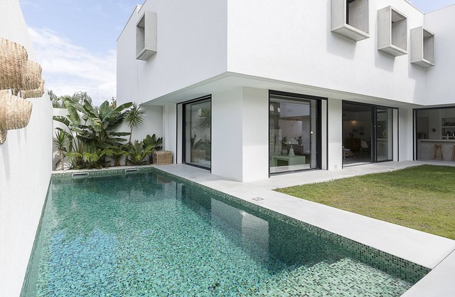 HERMOSA VILLA DE ARQUITECTO CON PISICON EN CALMA ABSOLUTA Y CERCA DEL MAR