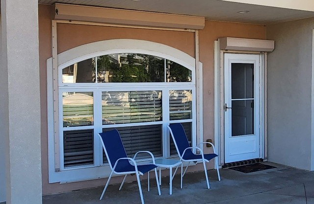 Hermoso condominio de 2HAB / 2-1 / 2 baños con increíbles vistas al golfo y a la playa