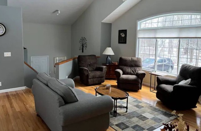 Beautiful Bi-level home in Holland Michigan