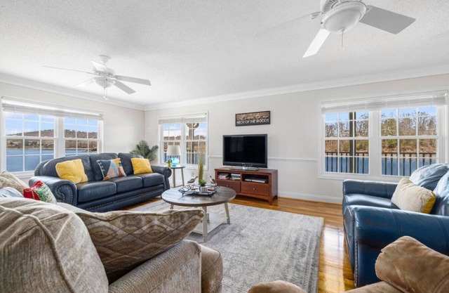 Beautiful Boone Lake Views for 8