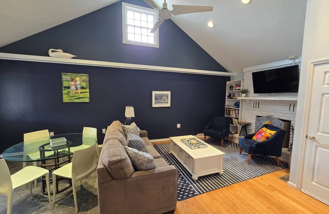 Beautiful Bray Cottage on the Vineyard