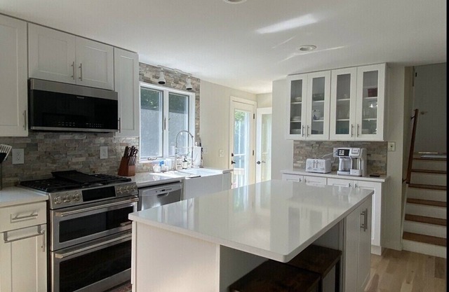 Beautiful Cape Elizabeth Home just a Short Walk to the Beach & Restaurants!