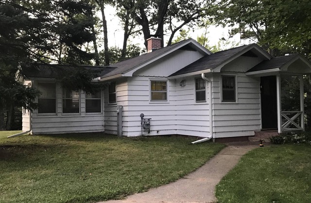 Hermosa Cabaña frontal de cadena cerca del centro de Eagle River.