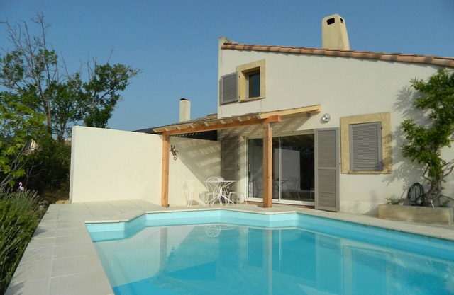 Hermosa villa contemporánea de 2 camas con piscina privada y vistas impresionantes