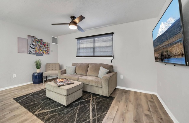 Beautiful Contemporary Suite #02