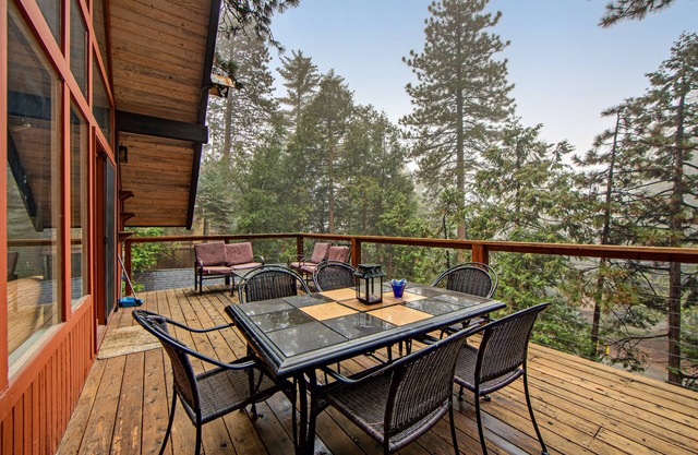 Hermosa cabaña con grandes terrazas y vistas al bosque. Perros bienvenidos!