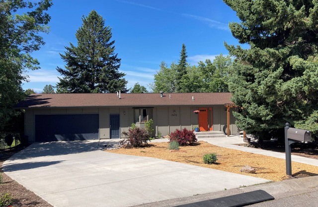 Beautiful family friendly home in the Rattlesnake with outdoor recreation nearby