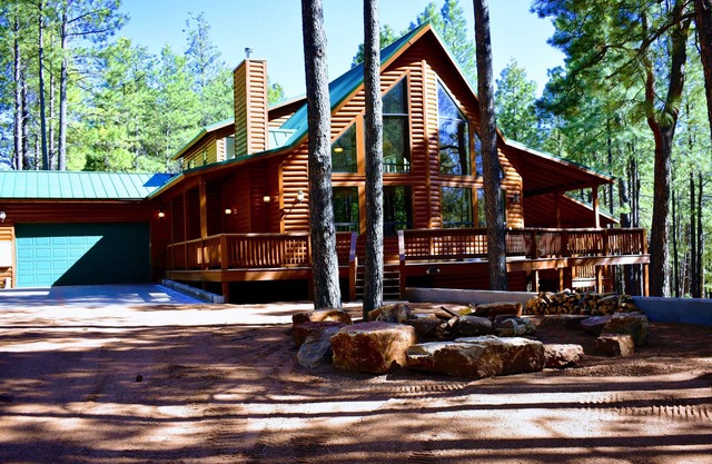 Hermosa cabaña de Forest Lakes con una enorme terraza, hermosa gran habitación, excelente valor