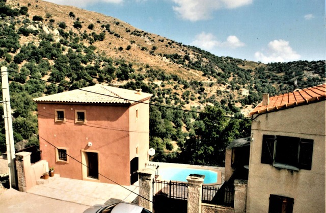 Hermosa casa 8 personas, piscina, a 12km del mar.