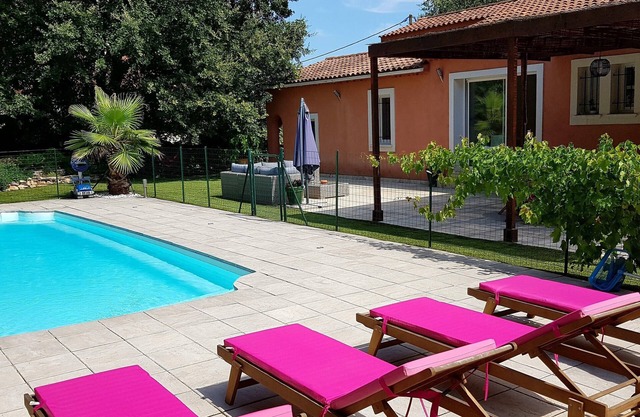 Hermosa villa con aire acondicionado de 250m² con piscina tranquila y a 5 minutos del mar.