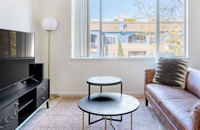 Beautiful Fremont 1BR w/ W/D, Gym, Pool, walk to BART, by Blueground